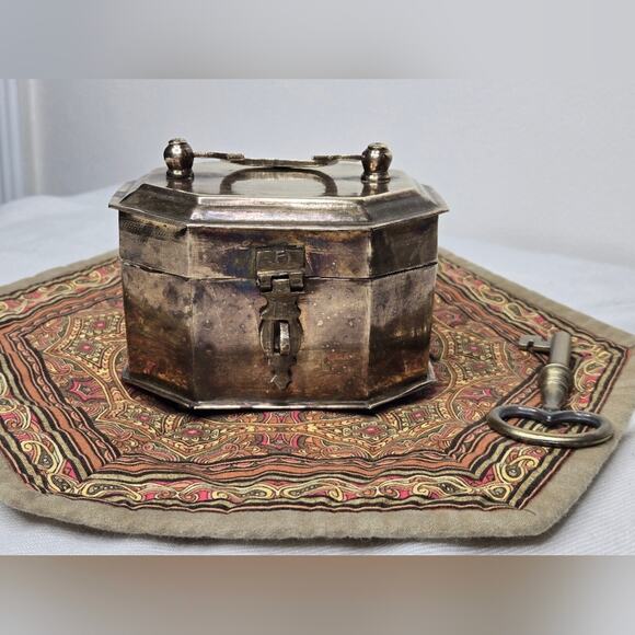 Vintage Hinged Brass Jewelry Trinket Tea Box Made in India - Picture 3 of 16